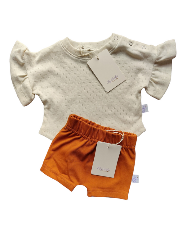 Setje ByTasha ruffles shirtje met cognac shortje